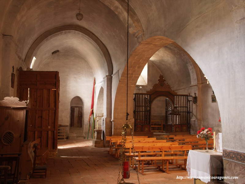 INTERIOR HACIA EL ESTE DESDE EL FONDO DE LA NAVE NORTE
